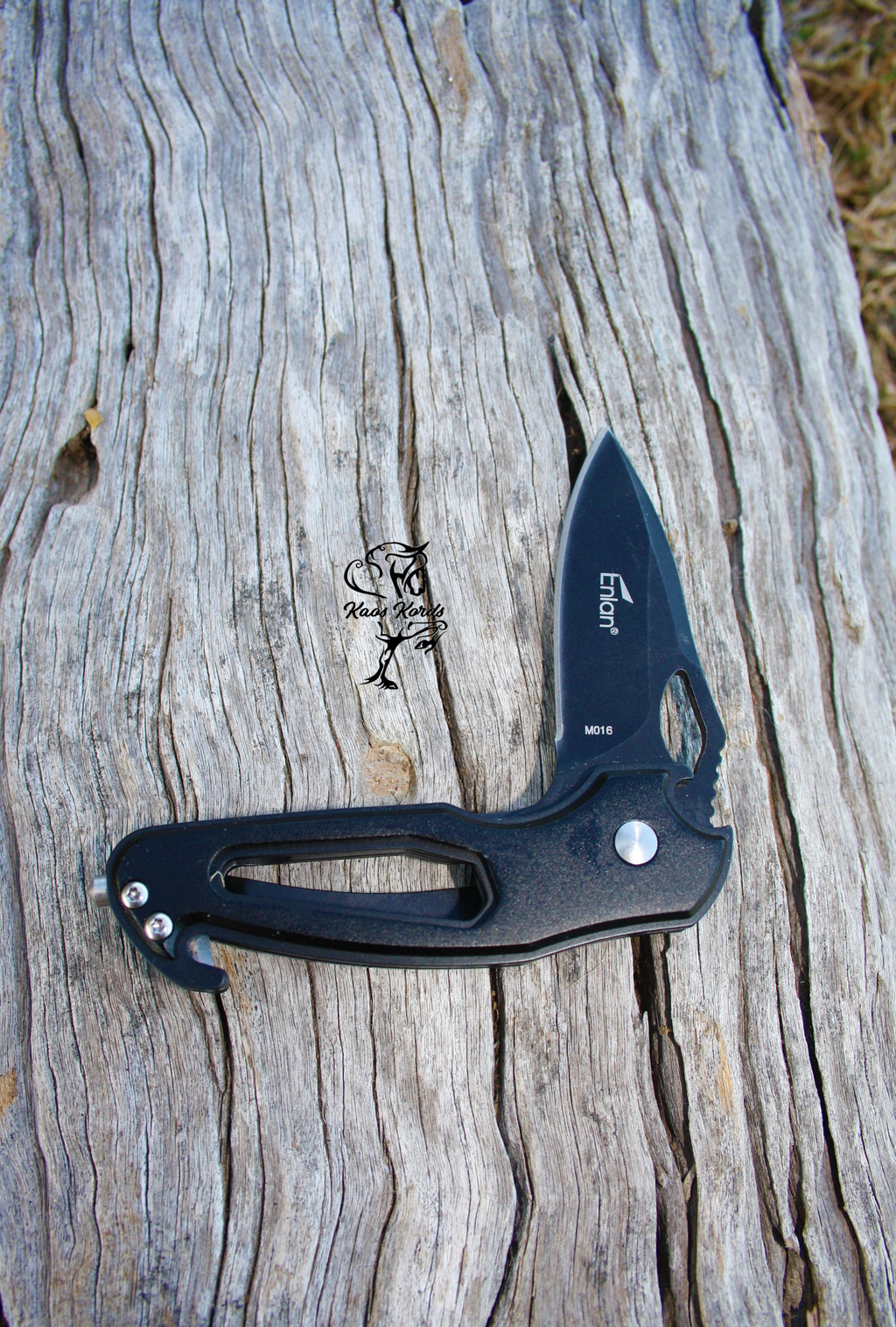 pocket knife with belt cutter